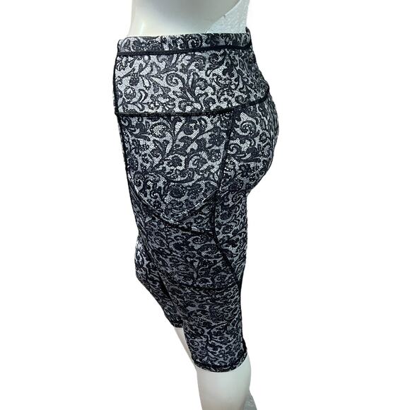 Lululemon Outrun High-Rise Crop Leggings Cinder Lace Black White Mesh Size 6 - Picture 3 of 16